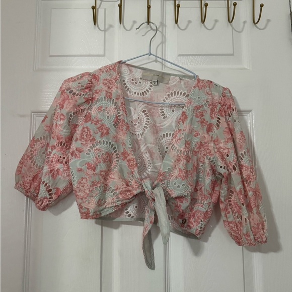 Guess top - Picture 1 of 3